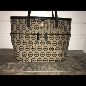 MIchael Kors purse
